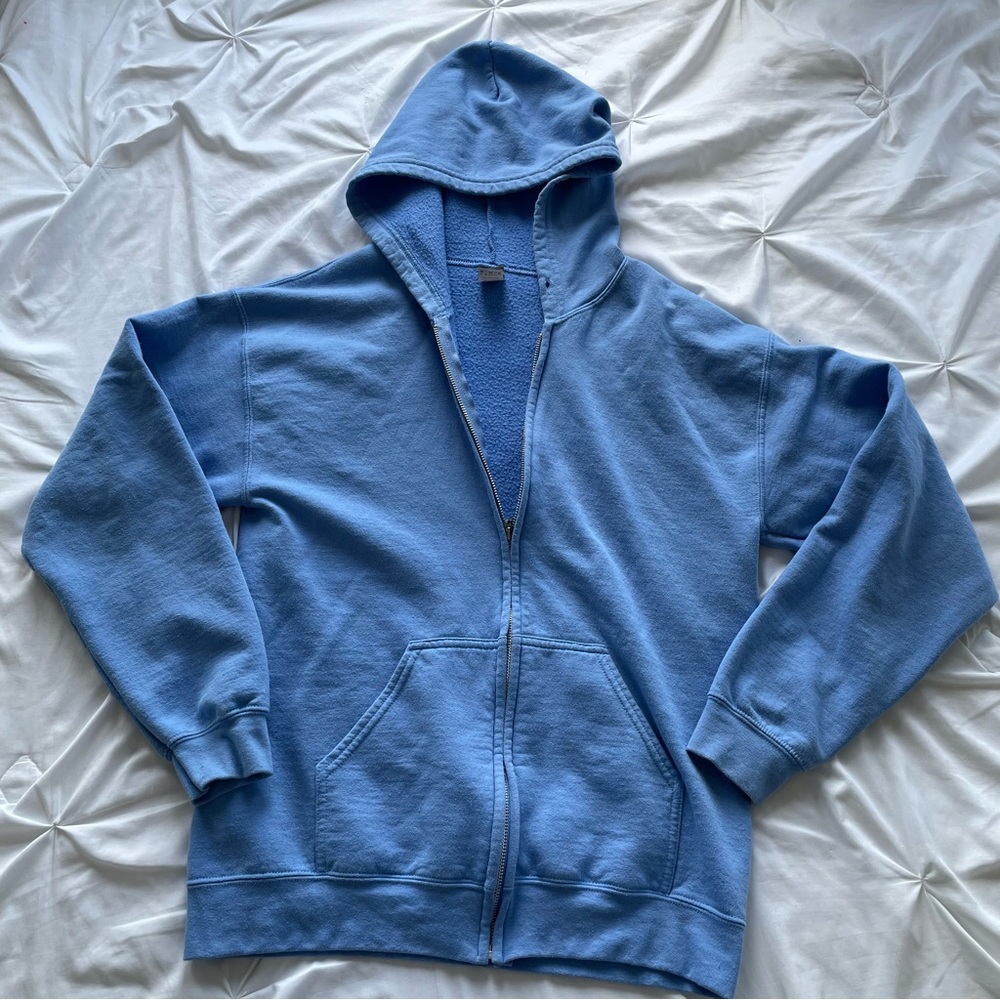 Gildan, light blue, full length, size medium, zip up hoodie / sweater
